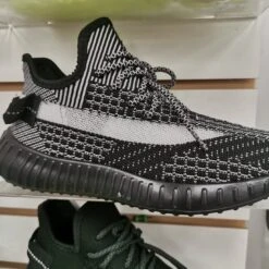 3105 - BLACK & WHITE