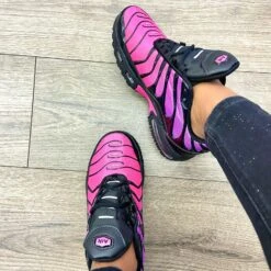 9067 - BLACK & HOT PINK