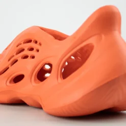 Potter 01 Women's Foam Runner Cut Out Sneakers -sbwshoes shop POTTER01 3 7c55fd18 ef2a 44dd 8495 f745c06e9b08